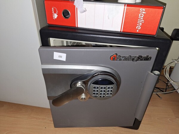 21#8242 Arredi e macchine elettroniche da ufficio. in vendita - foto 81