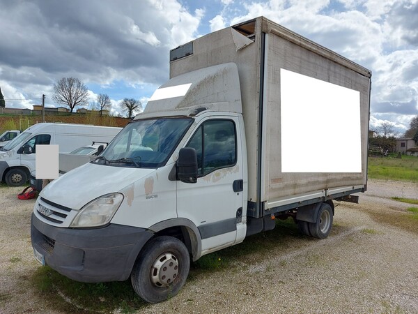 12#8245 Autocarro Iveco Daily in vendita - foto 1