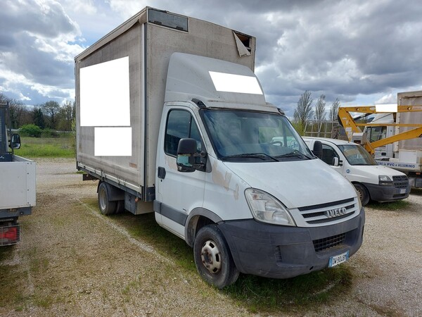 12#8245 Autocarro Iveco Daily in vendita - foto 2