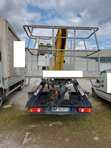 15#8245 Autocarro Nissan con gru e cestello in vendita - foto 4