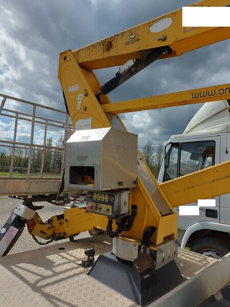 15#8245 Autocarro Nissan con gru e cestello in vendita - foto 11