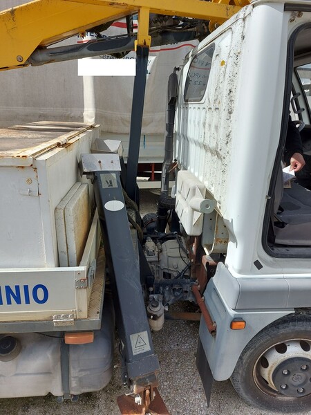 15#8245 Autocarro Nissan con gru e cestello in vendita - foto 12