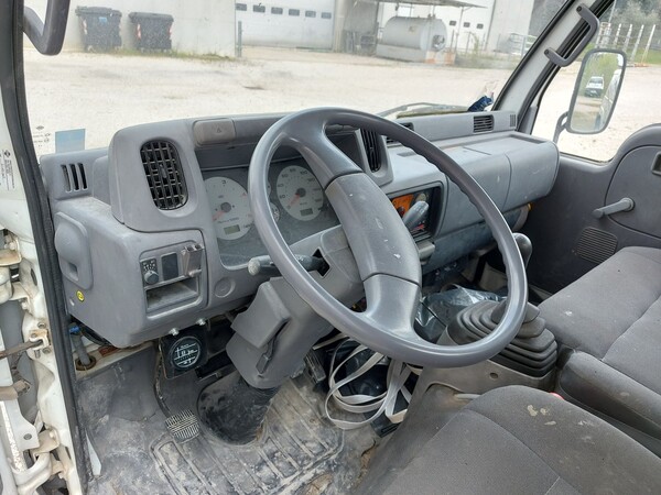 15#8245 Autocarro Nissan con gru e cestello in vendita - foto 16