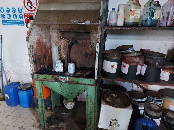 37#8259 Arredi e attrezzature per lavorazione e tintura pelli in vendita - foto 30