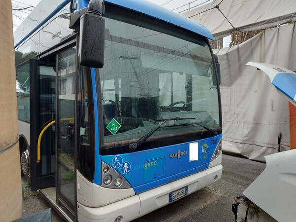 1#8269 Tre bus a idrogeno ed impianto di rifornimento in vendita - foto 2