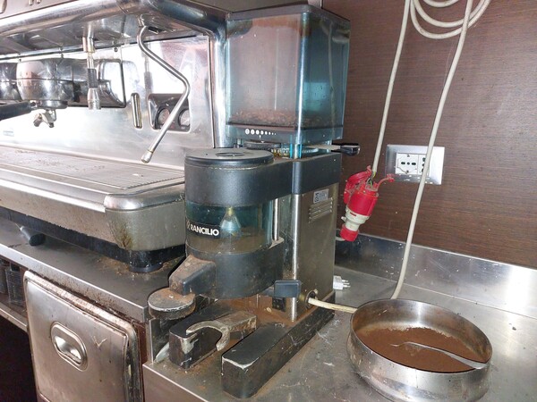 5#8270 Macchina per il caffè Cmbal con macinacaffè in vendita - foto 4