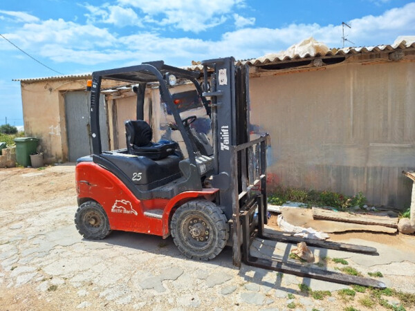 Carrelli elevatori in vendita