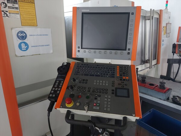 1#8288 Centro di lavoro Mikron e accessori vari in vendita - foto 2