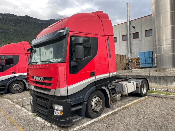 14#8302 Trattore stradale Iveco Magirus in vendita - foto 1