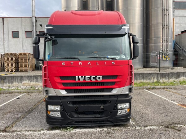 14#8302 Trattore stradale Iveco Magirus in vendita - foto 3