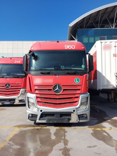 15#8302 Trattore stradale Mercedes New Actros 1845 in vendita - foto 2