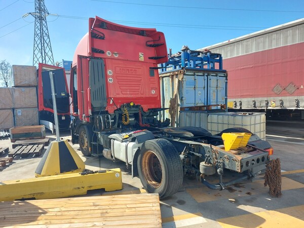 16#8302 Trattore stradale Iveco Magirus in vendita - foto 2