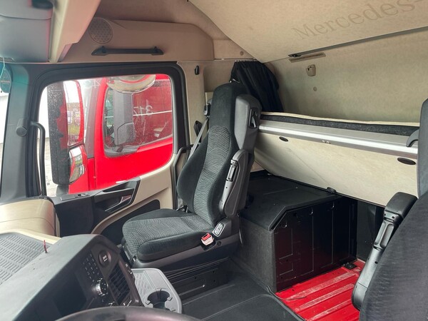 4#8302 Trattore stradale Mercedes New Actros 1845 in vendita - foto 2