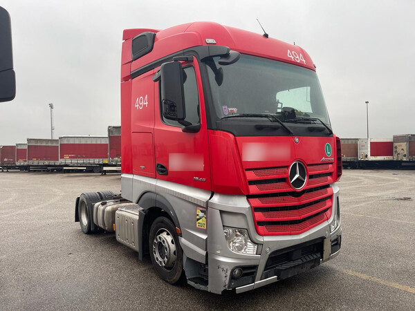 7#8302 Trattore stradale mercedes New Actros 1845 in vendita - foto 1