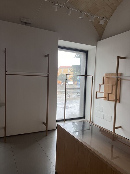 1#8307 Arredo e illuminazione per negozio in vendita - foto 4