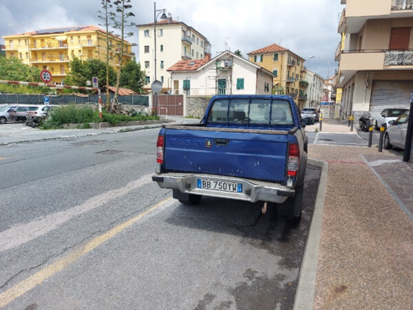 1#8309 Nissan Navara Double Cab in vendita - foto 2