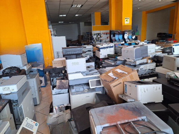 2#8321 Cartucce toner materiale di cancelleria e mobilio in vendita - foto 1