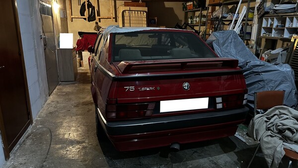 11#8332 Autovettura Alfa Romeo 75 1988 in vendita - foto 2