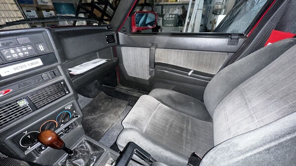11#8332 Autovettura Alfa Romeo 75 1988 in vendita - foto 10