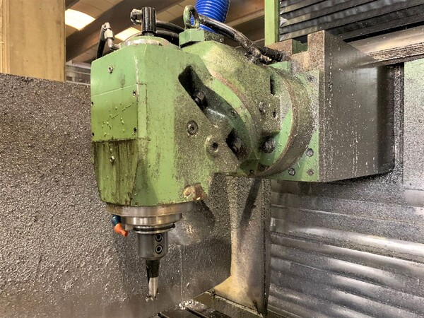 9#8345 Fresatrice cnc a montante mobile con testa birotativa manuale in vendita - foto 4