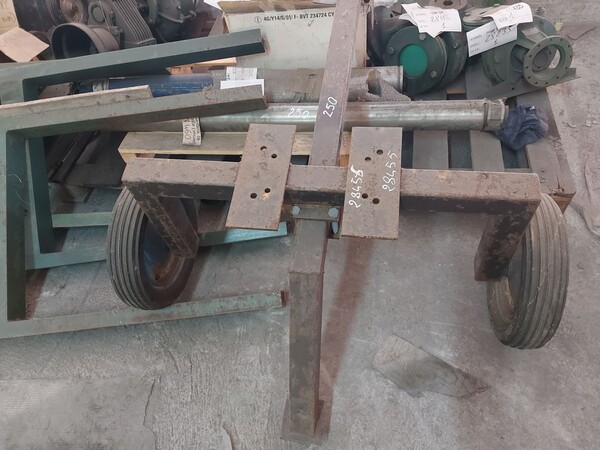 250#8349 Elettropompe e carrelli in vendita - foto 3