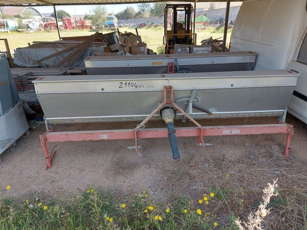 370#8349 Spandiconcime Bianchi in vendita - foto 1