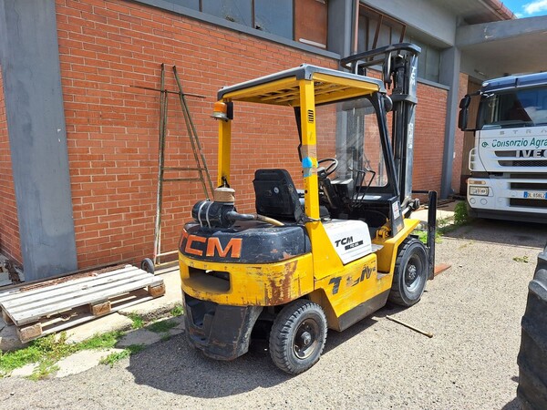 16#8350 CARRELLO ELEVATORE TCM FD 25 in vendita - foto 1