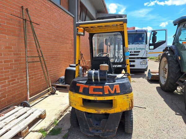 16#8350 CARRELLO ELEVATORE TCM FD 25 in vendita - foto 2