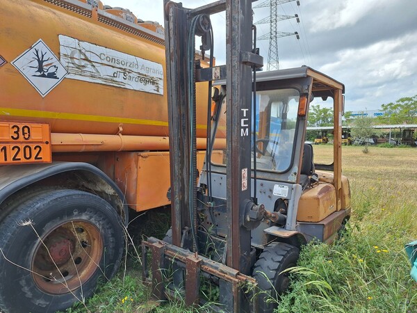 28#8350 CARRELLO ELEVATORE TCM FD in vendita - foto 2