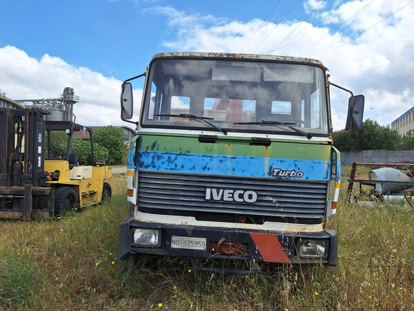 29#8350 AUTOCARRO IVECO GRU in vendita - foto 2