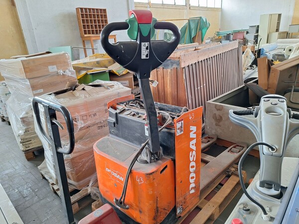 43#8350 TRANSPALLET ELETTRICO Doosan LEDH20 in vendita - foto 1