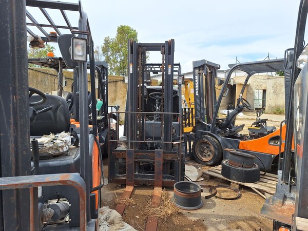 44#8350 CARRELLI ELEVATORI Doosan - TCM in vendita - foto 6