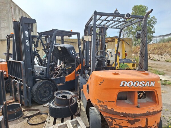 44#8350 CARRELLI ELEVATORI Doosan - TCM in vendita - foto 7