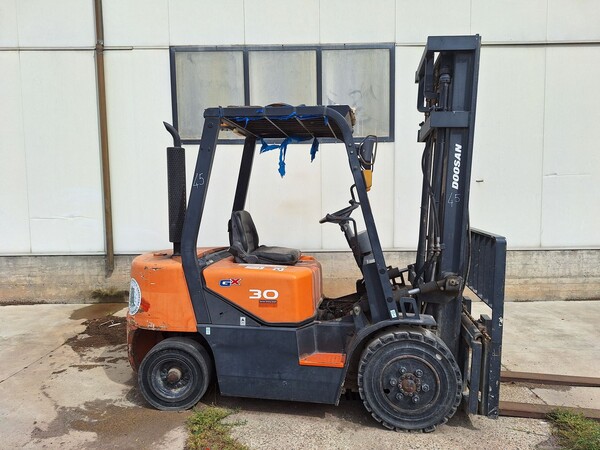 45#8350 CARRELLO ELEVATORE Doosan GX 30 in vendita - foto 2