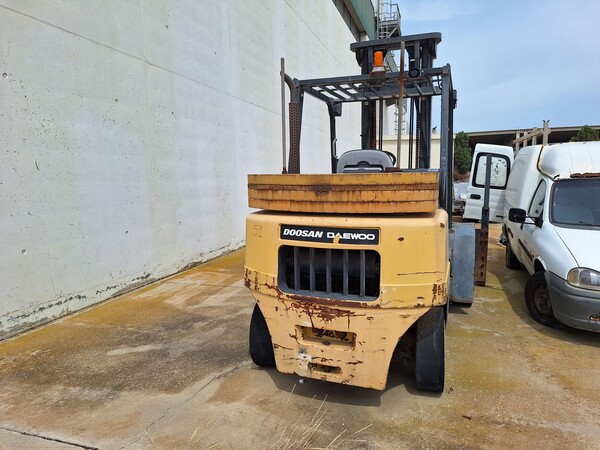 51#8350 CARRELLO ELEVATORE Doosan Daewoo D40SC in vendita - foto 3