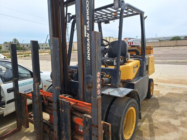 51#8350 CARRELLO ELEVATORE Doosan Daewoo D40SC in vendita - foto 4