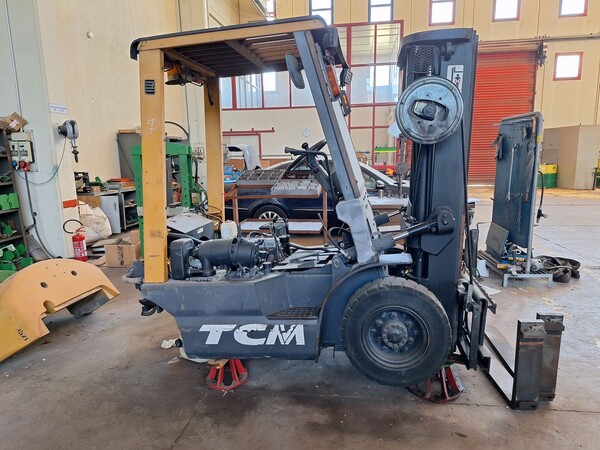 7#8350 CARRELLO ELEVATORE TCM FD 25 in vendita - foto 1