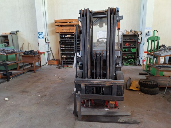 7#8350 CARRELLO ELEVATORE TCM FD 25 in vendita - foto 3