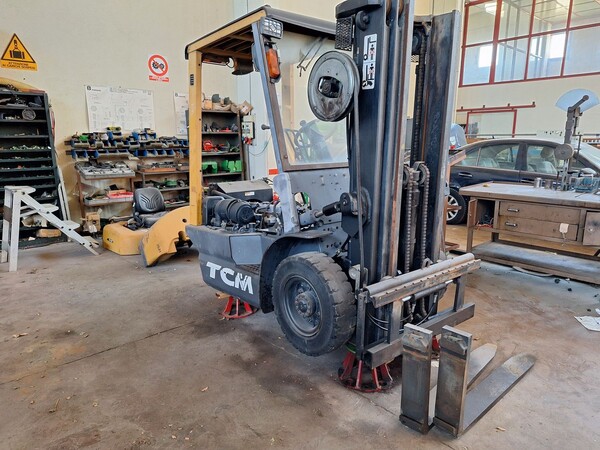7#8350 CARRELLO ELEVATORE TCM FD 25 in vendita - foto 4