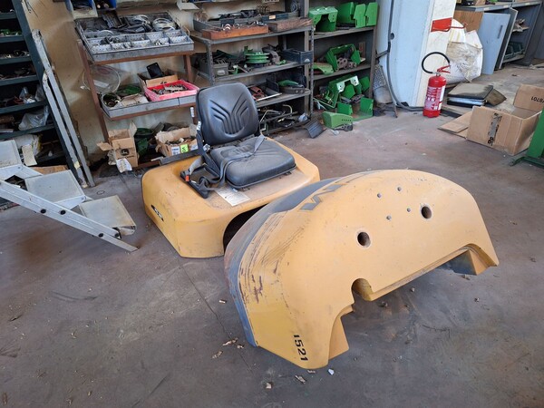 7#8350 CARRELLO ELEVATORE TCM FD 25 in vendita - foto 12