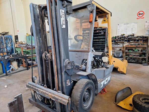 7#8350 CARRELLO ELEVATORE TCM FD 25 in vendita - foto 14