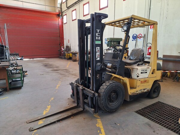 8#8350 CARRELLO ELEVATORE  TCM FD in vendita - foto 1