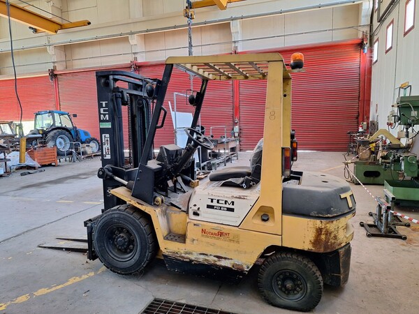 8#8350 CARRELLO ELEVATORE  TCM FD in vendita - foto 3