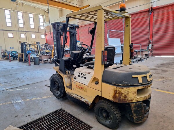 8#8350 CARRELLO ELEVATORE  TCM FD in vendita - foto 4