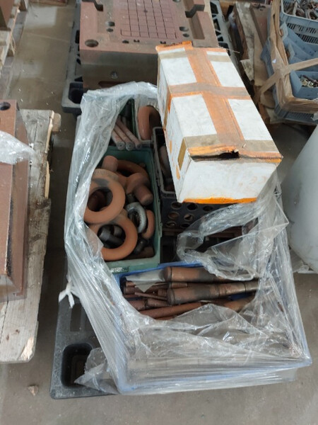 2#8360 Stampi in ferro ed acciaio in vendita - foto 3