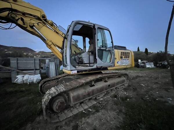 1#8365 Escavatore cingolato New Holland E245 in vendita - foto 15