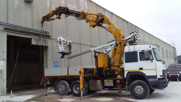 3#8372 Autocarro IVECO 190 in vendita - foto 1