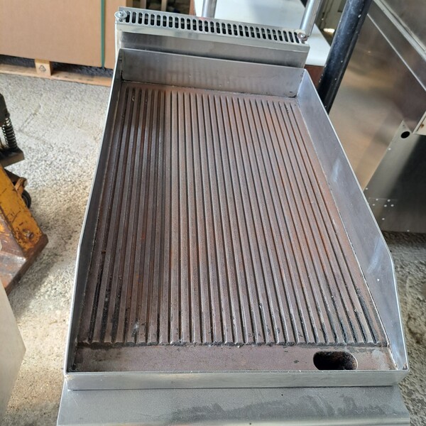 9#8391 Frytop a gas rigato in vendita - foto 4