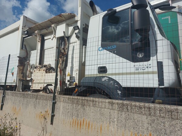 27#8394 Autocarro compattatore Iveco Stralis 310 in vendita - foto 1