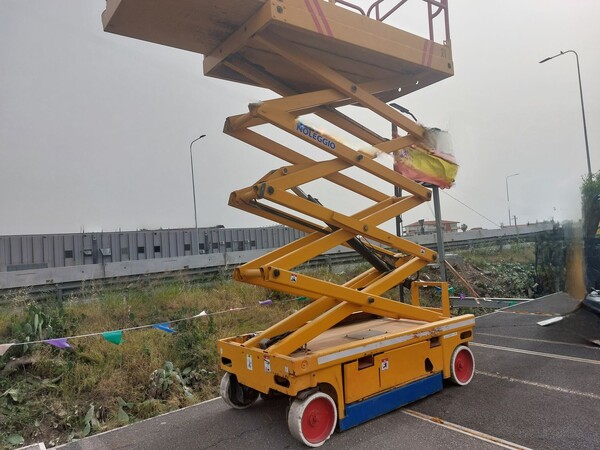 2#8398 Piattaforma a forbice in vendita - foto 2